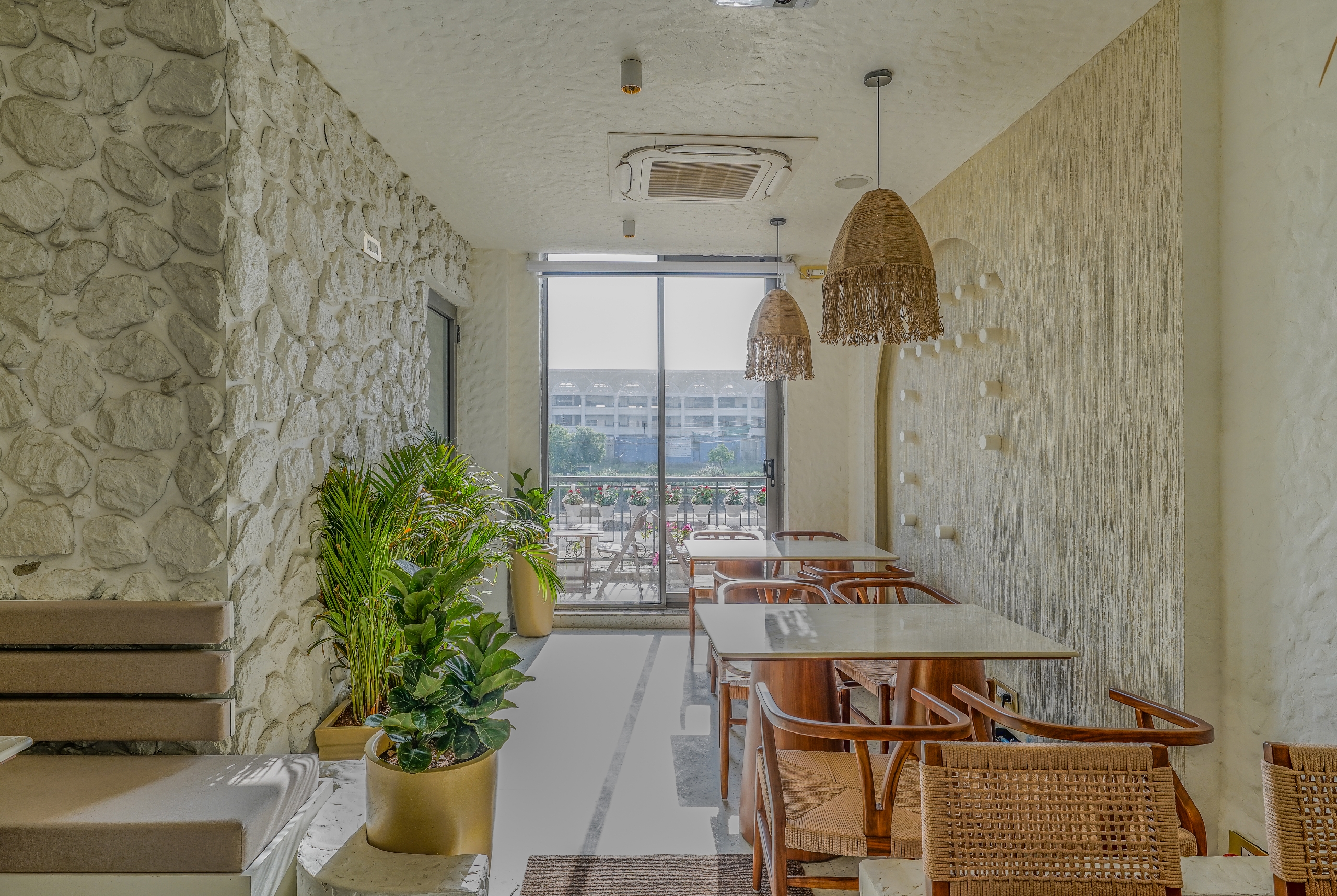 Tan Coffee – Amolik Plaza